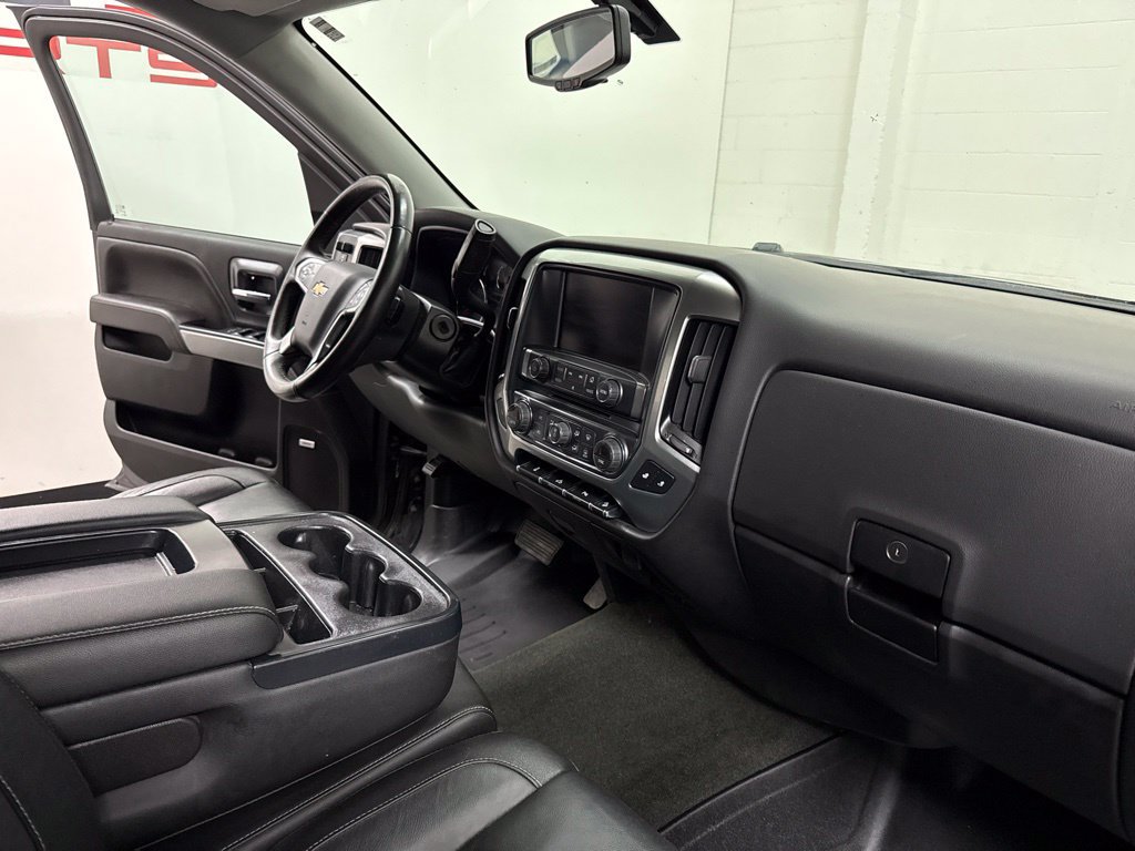 Used 2017 Chevrolet Silverado 1500 LT w/ Midnight Edition AWD/4WD image 32