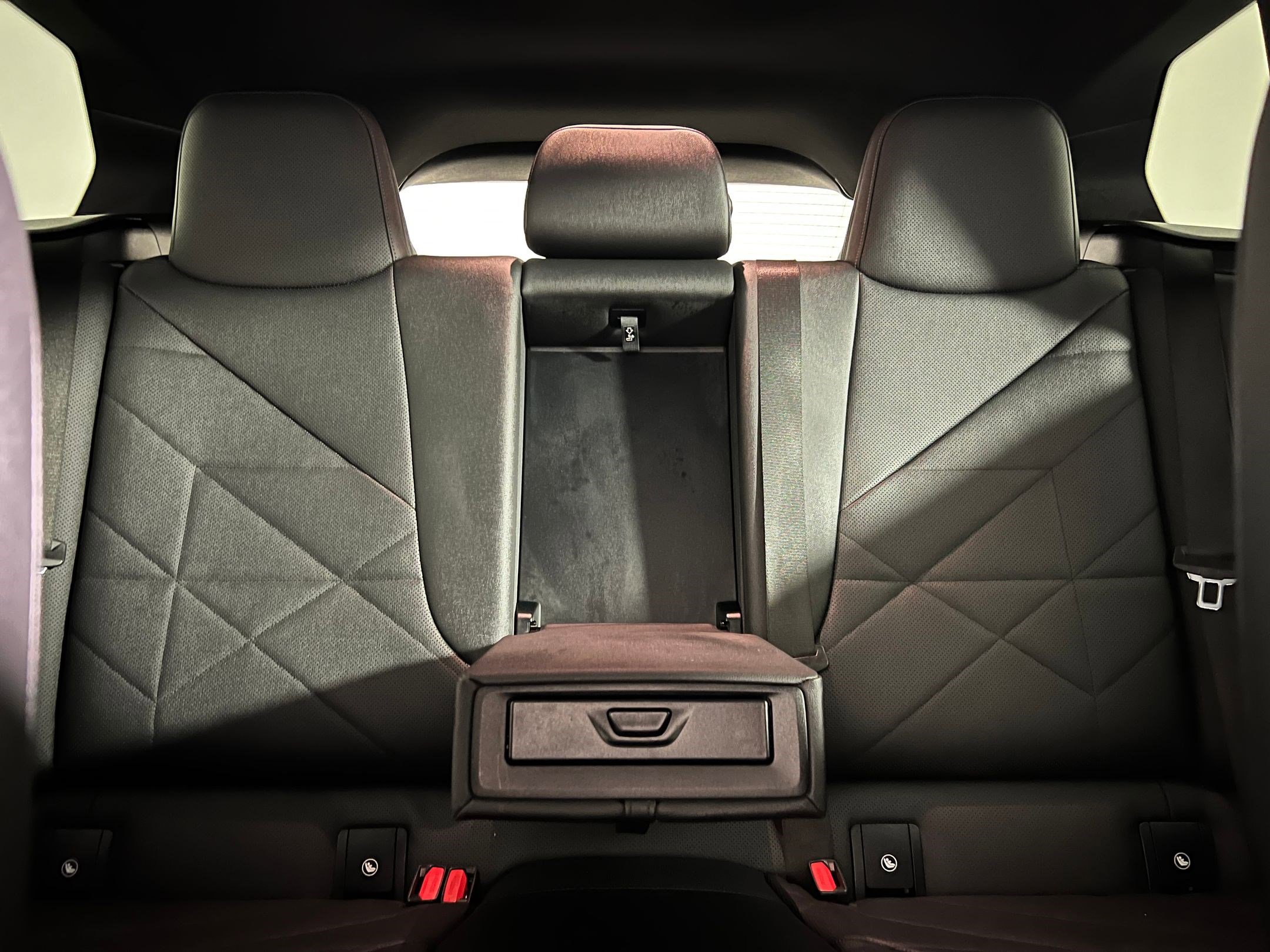 Used 2022 BMW iX xDrive50 w/ Premium Package image 32