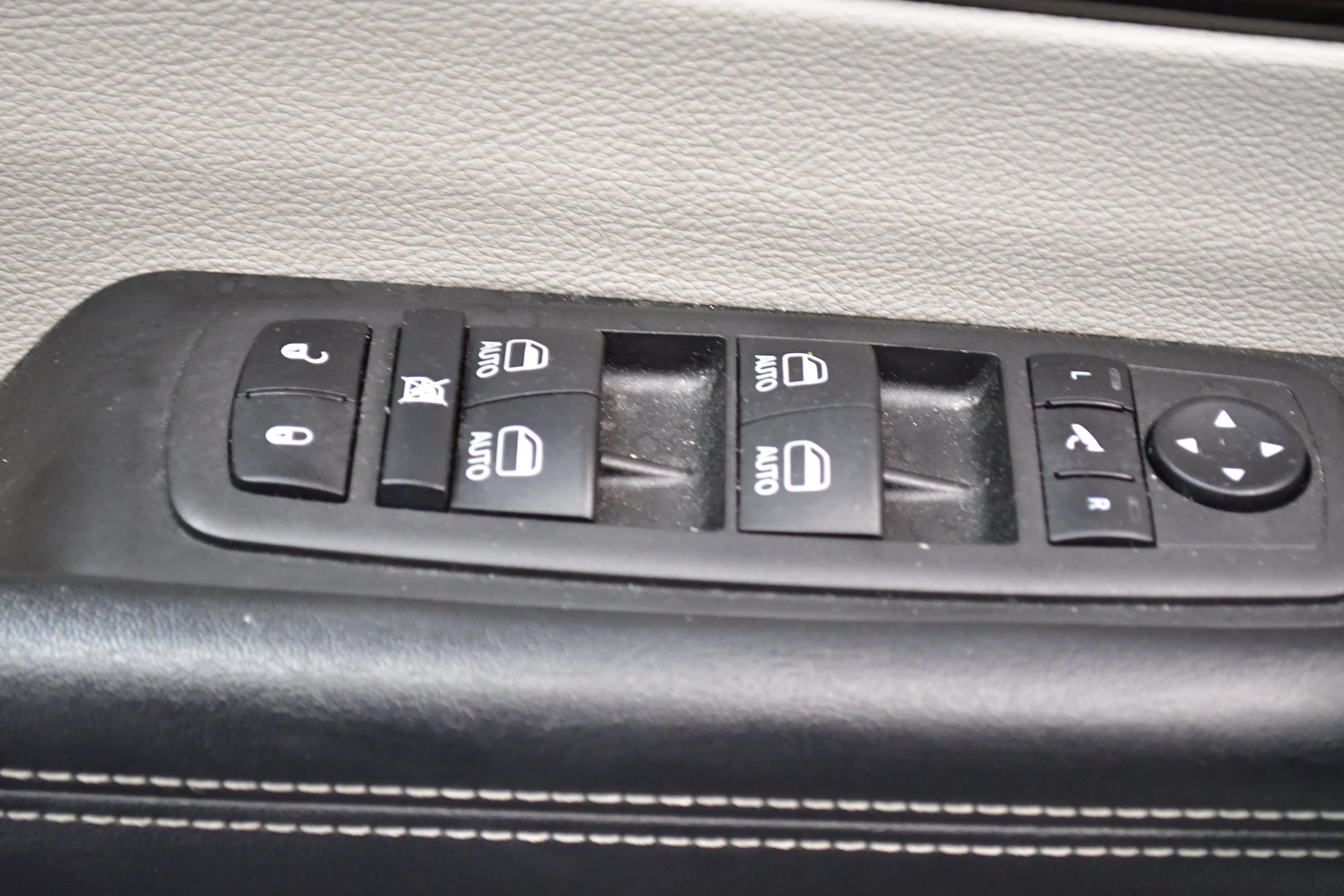 Used 2023 Chrysler Pacifica Limited FWD image 20