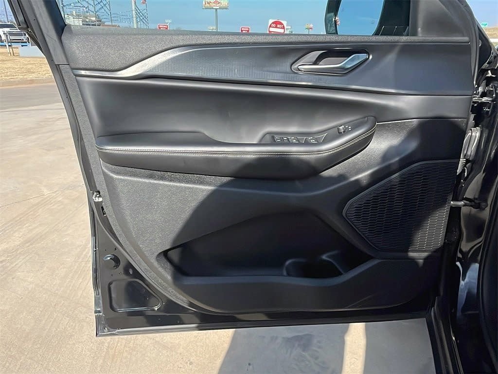 Used 2023 Jeep Grand Cherokee Altitude image 20