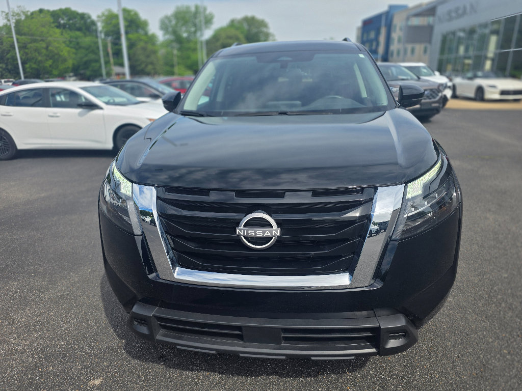 Used 2025 Nissan Pathfinder SV AWD/4WD image 8