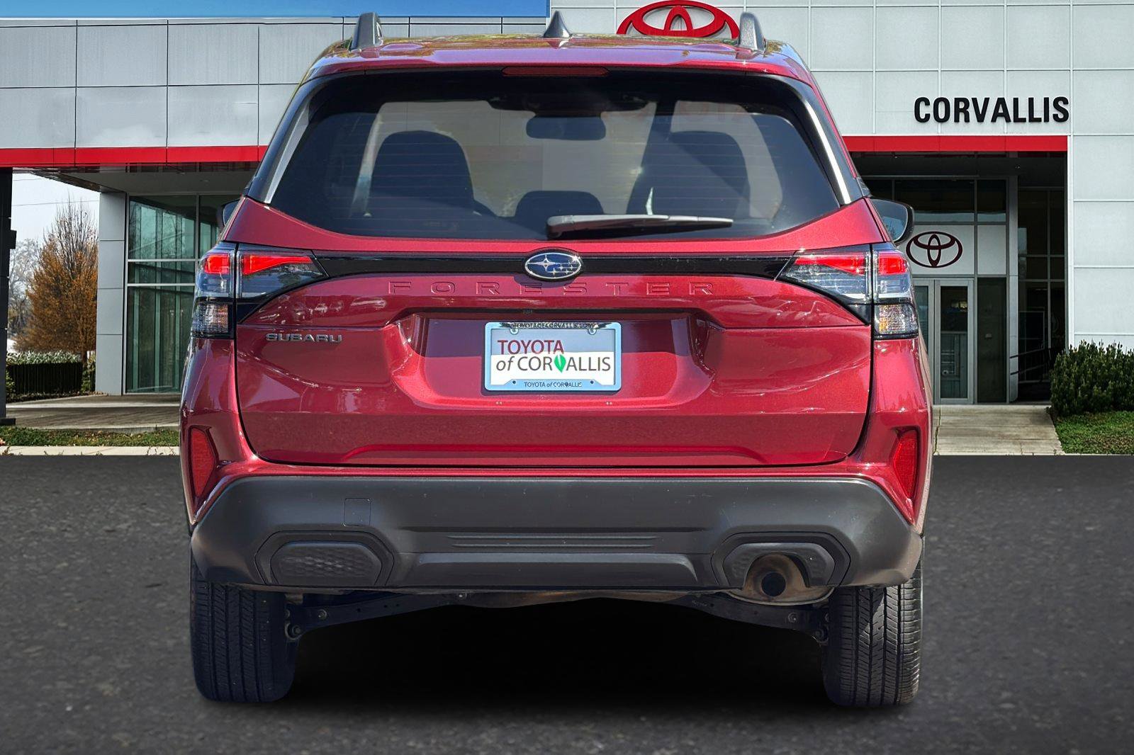 Used 2025 Subaru Forester Premium AWD/4WD image 5