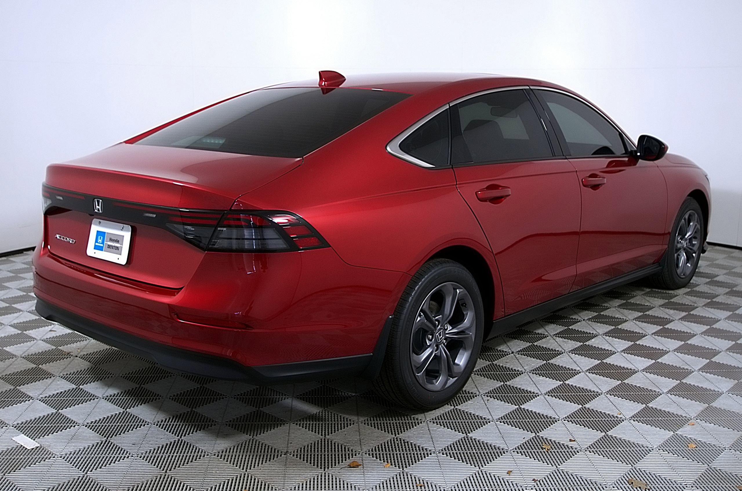 Used 2023 Honda Accord EX image 8