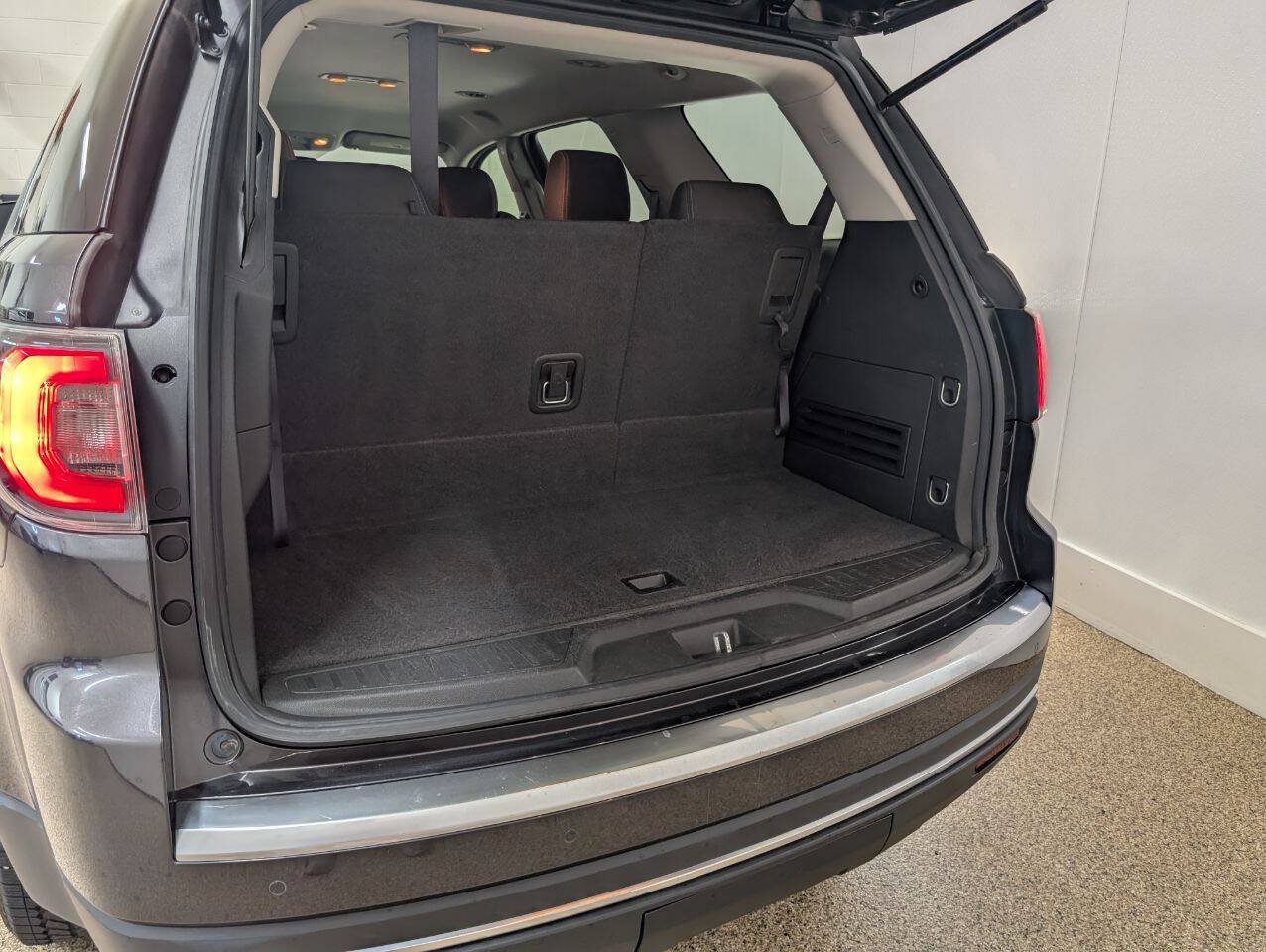Used 2015 GMC Acadia SLE FWD image 16