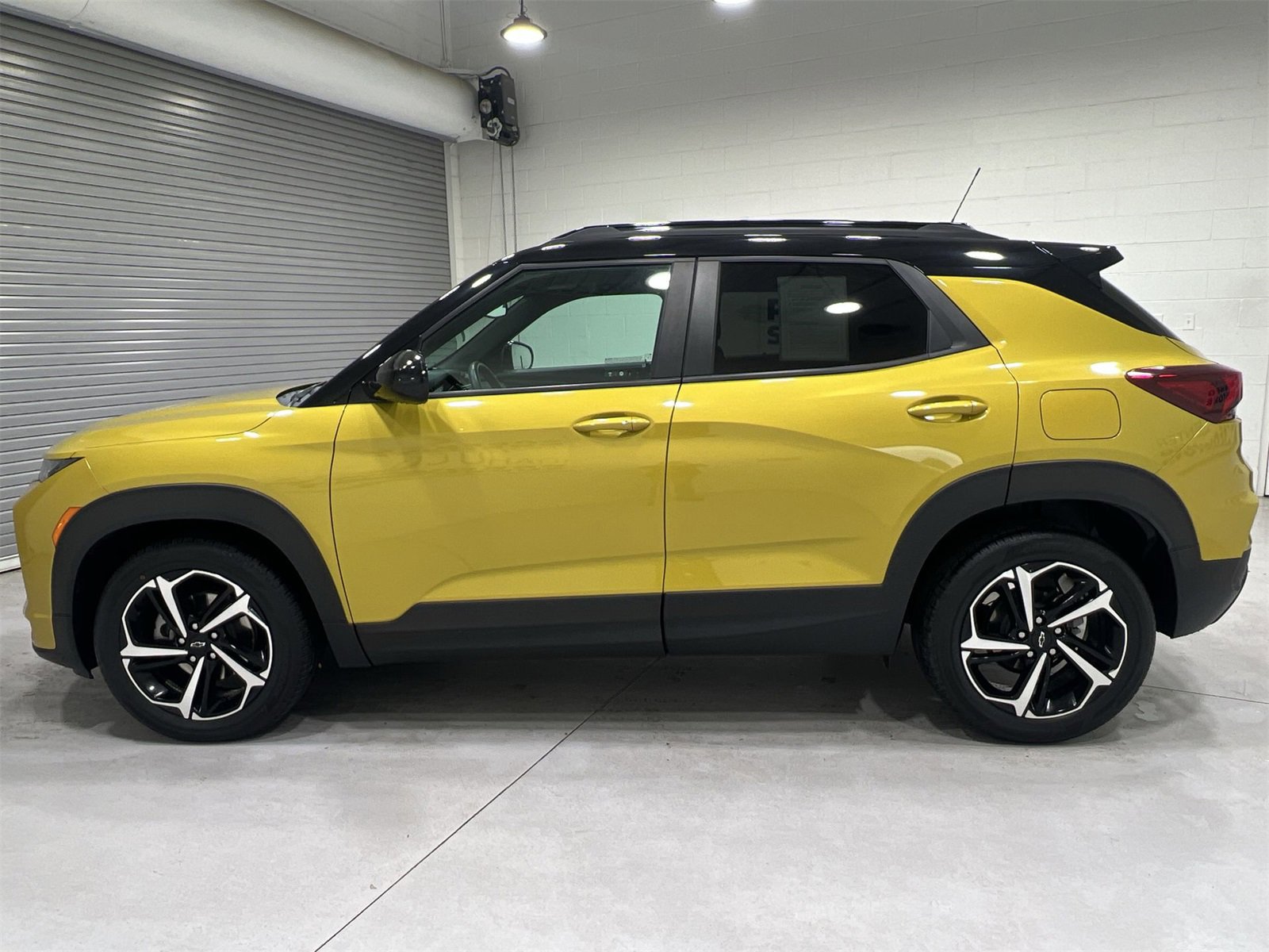 Used 2023 Chevrolet TrailBlazer RS w/ Sun and Liftgate Package image 5