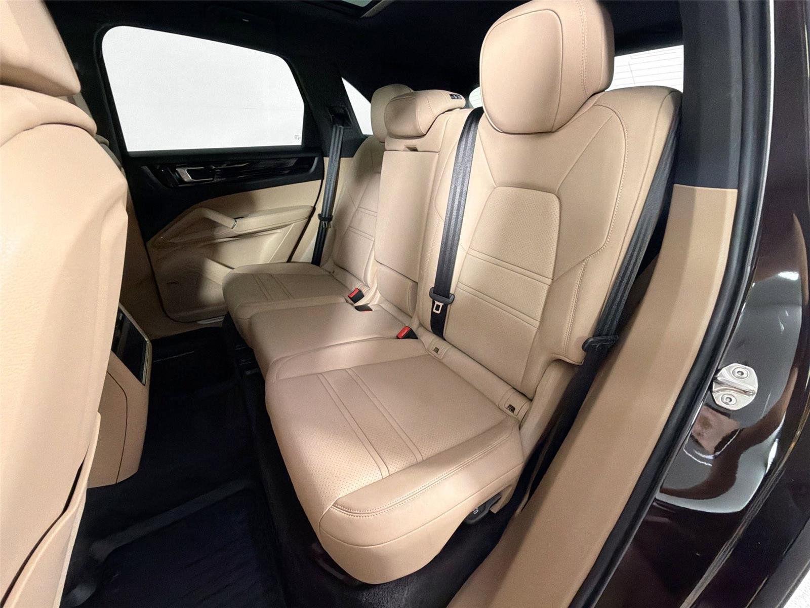 Certified 2022 Porsche Cayenne GTS AWD/4WD image 26