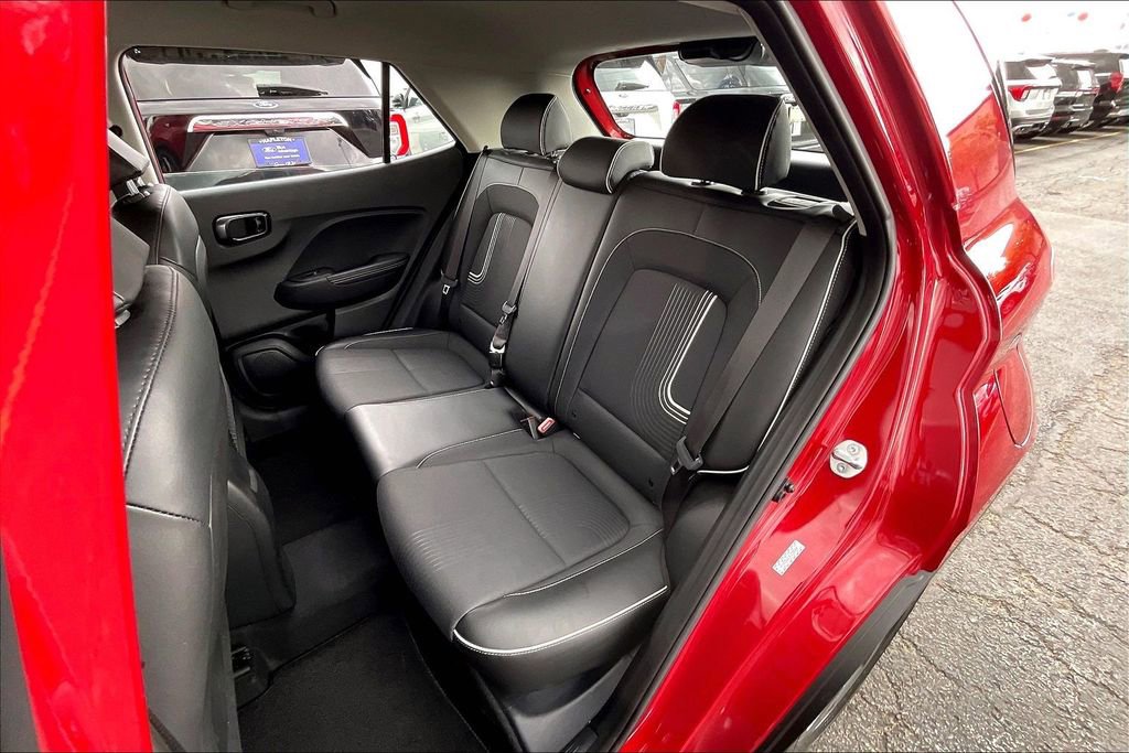Used 2023 Hyundai Venue Limited FWD image 25