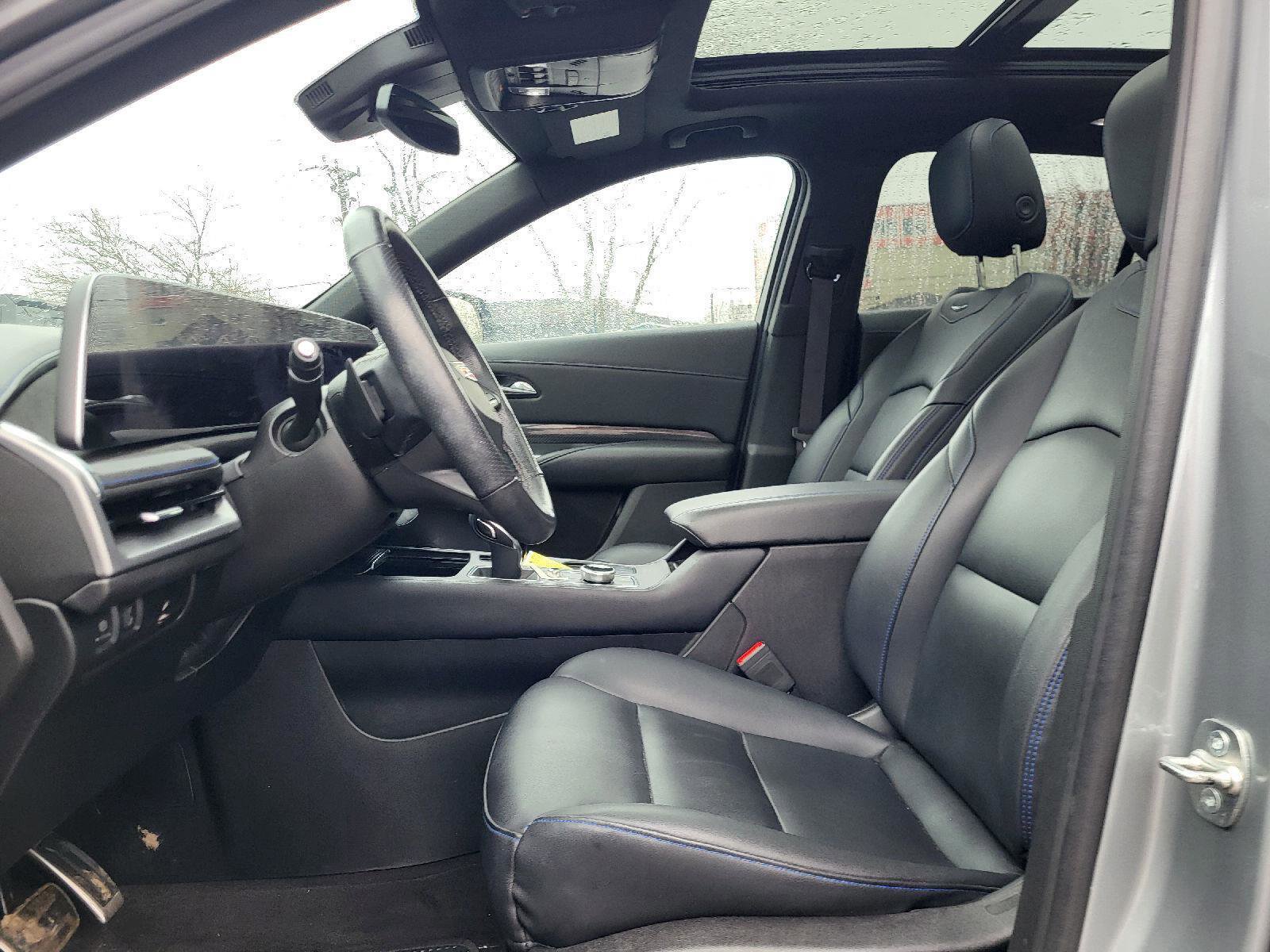 Used 2024 Cadillac XT4 Sport AWD/4WD image 9