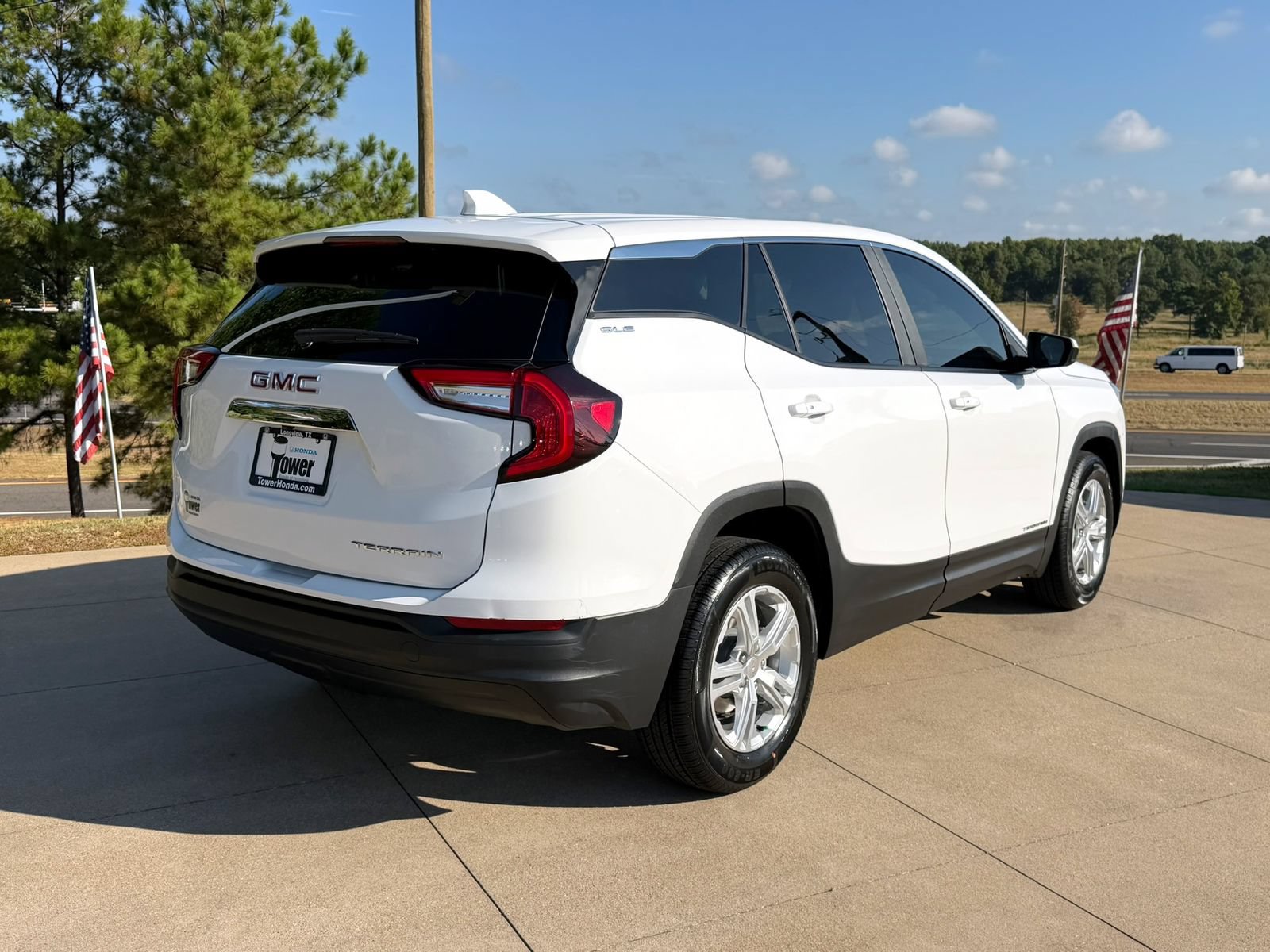Used 2024 GMC Terrain SLE FWD image 6