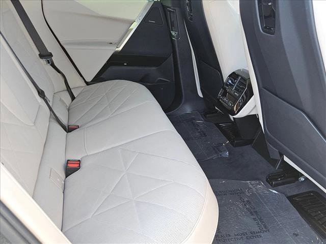 Used 2023 BMW iX xDrive50 w/ Sport Package AWD/4WD image 27