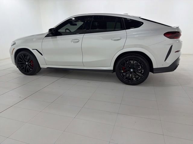 Certified 2024 BMW X6 M60i w/ Dynamic Handling Package AWD/4WD image 2