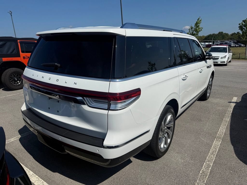 Used 2024 Lincoln Navigator L Reserve AWD/4WD image 9