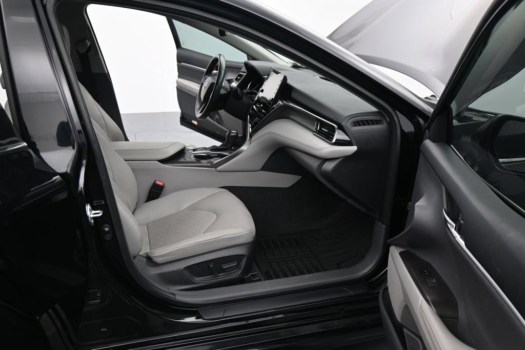 Used 2023 Toyota Camry XSE FWD image 21