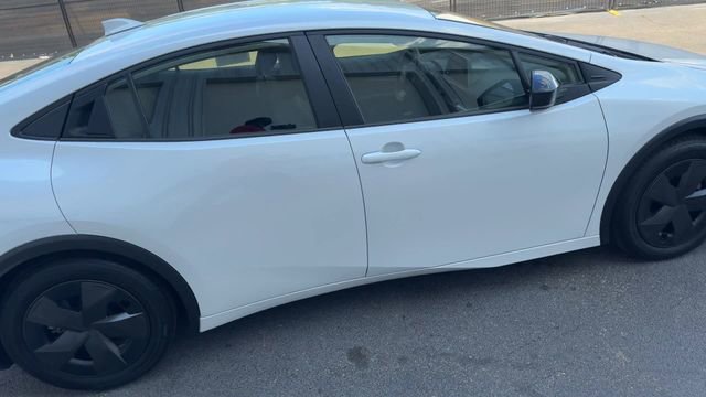 Used 2025 Toyota Prius LE FWD image 16