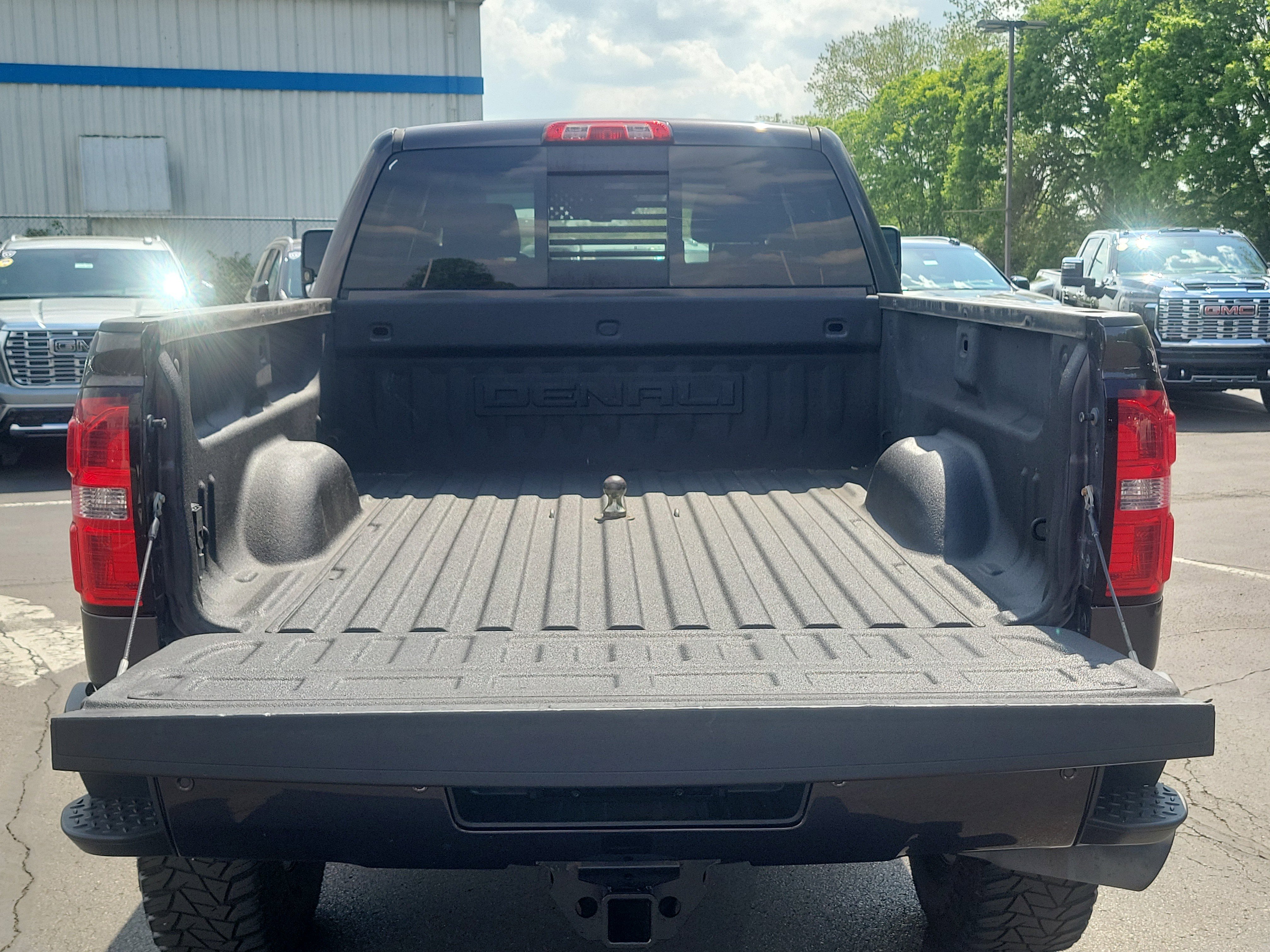 Used 2016 GMC Sierra 2500 Denali w/ Duramax Plus Package AWD/4WD image 8