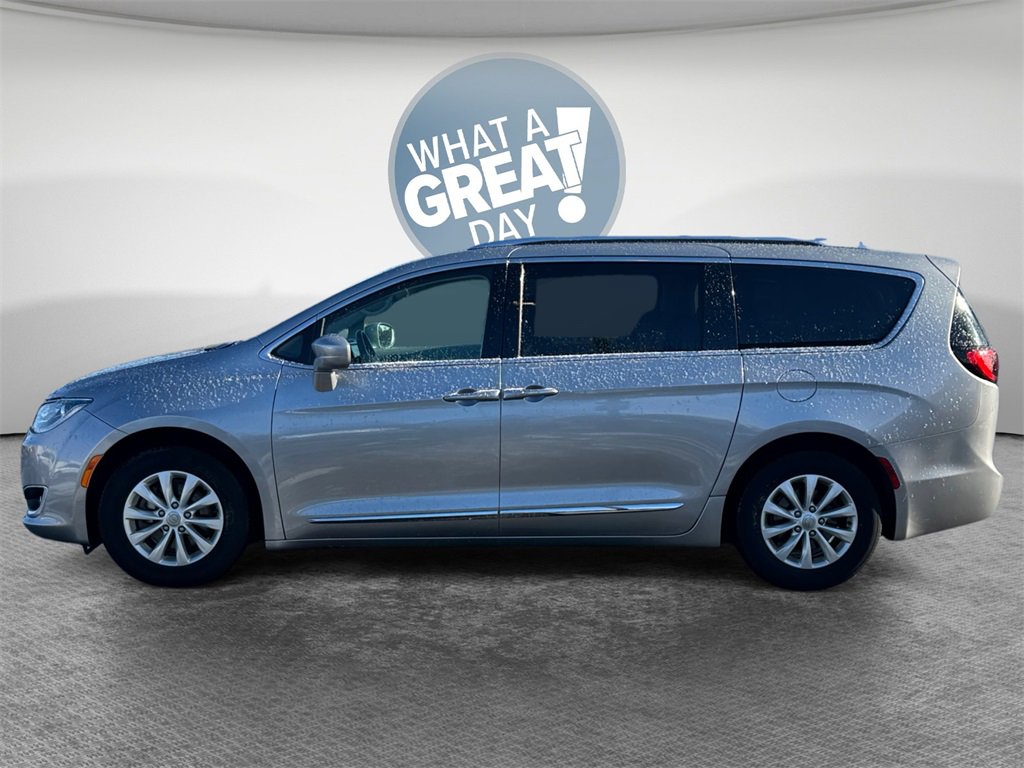 Certified 2019 Chrysler Pacifica Touring-L image 6