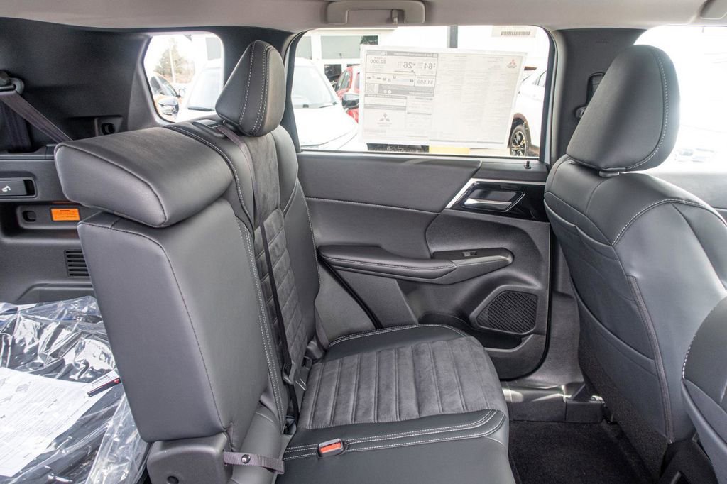 New 2025 Mitsubishi Outlander 4WD Plug-In Hybrid image 18