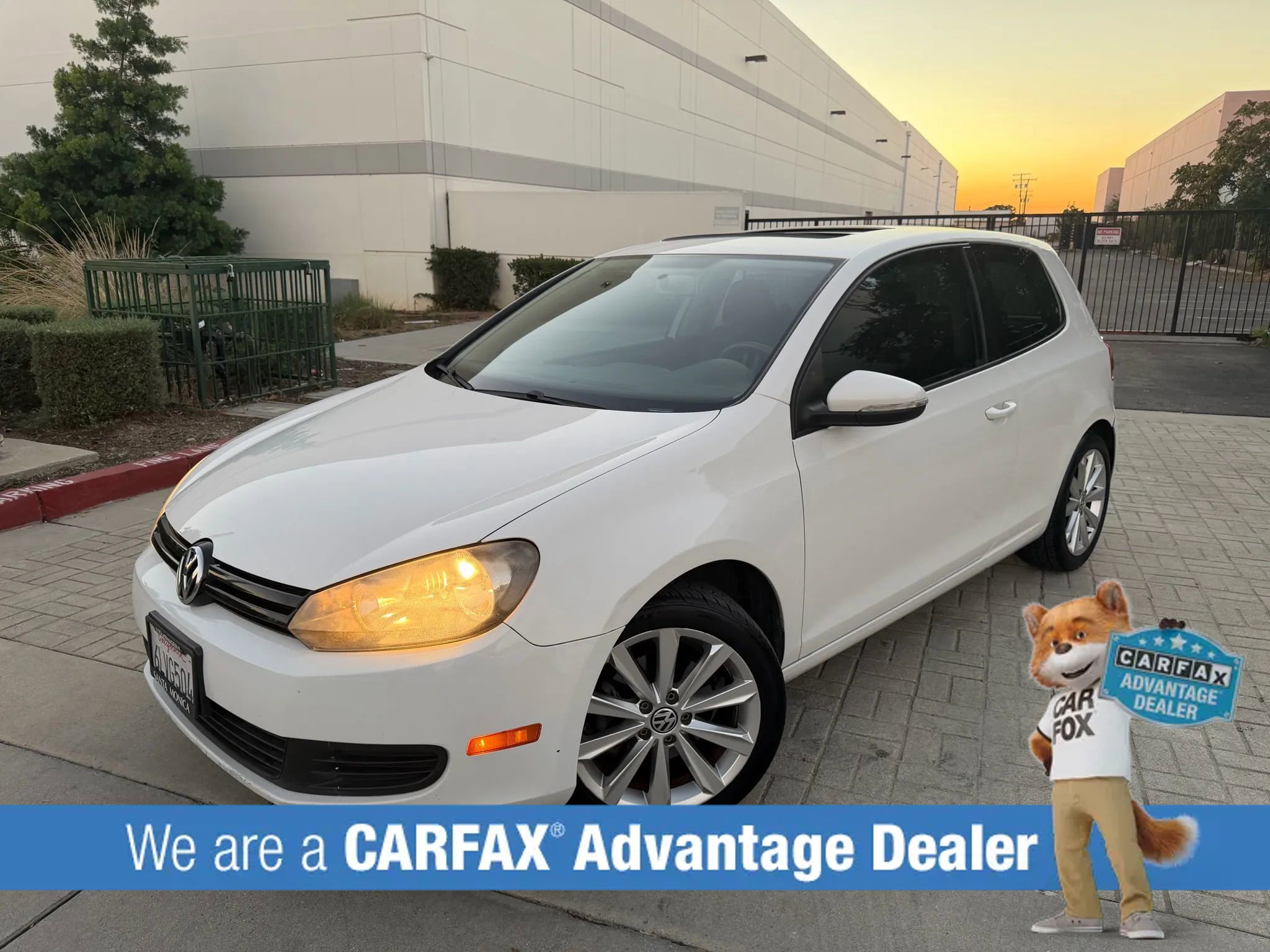 Used 2010 Volkswagen Golf 2-Door image 3