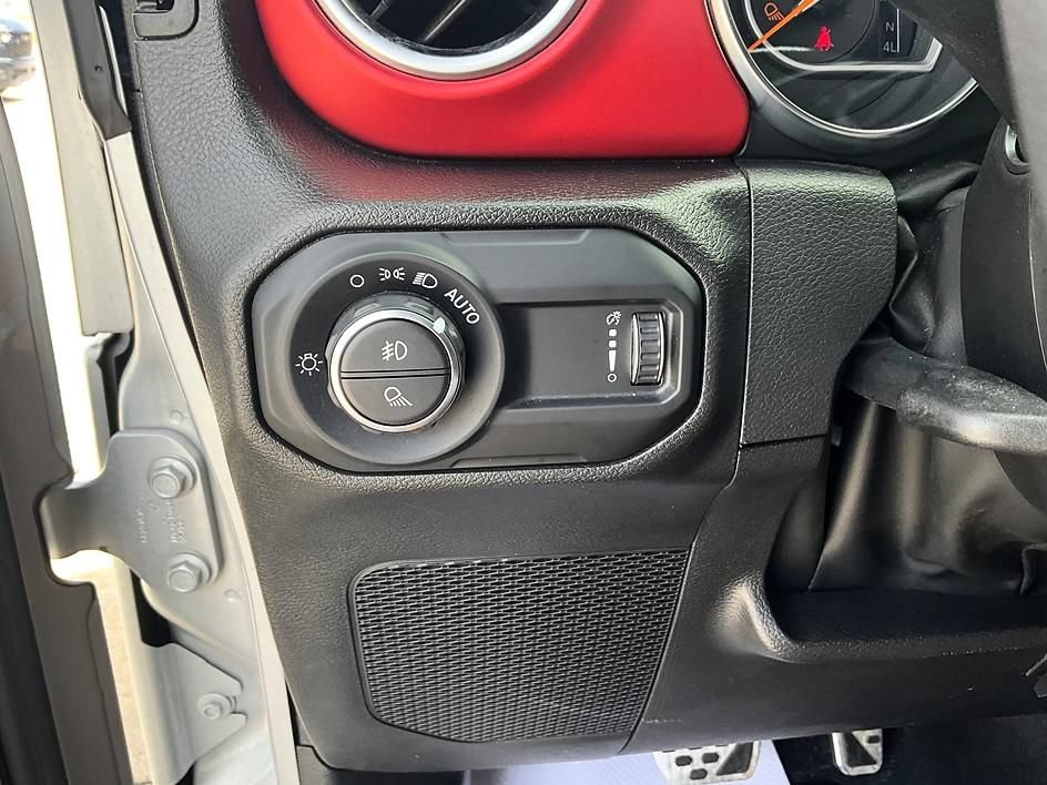 Used 2023 Jeep Gladiator Rubicon w/ Cold Weather Group AWD/4WD image 16