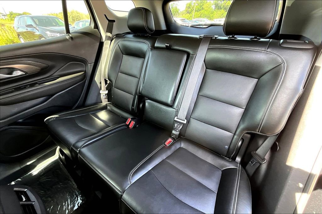 Used 2023 GMC Terrain SLT image 33