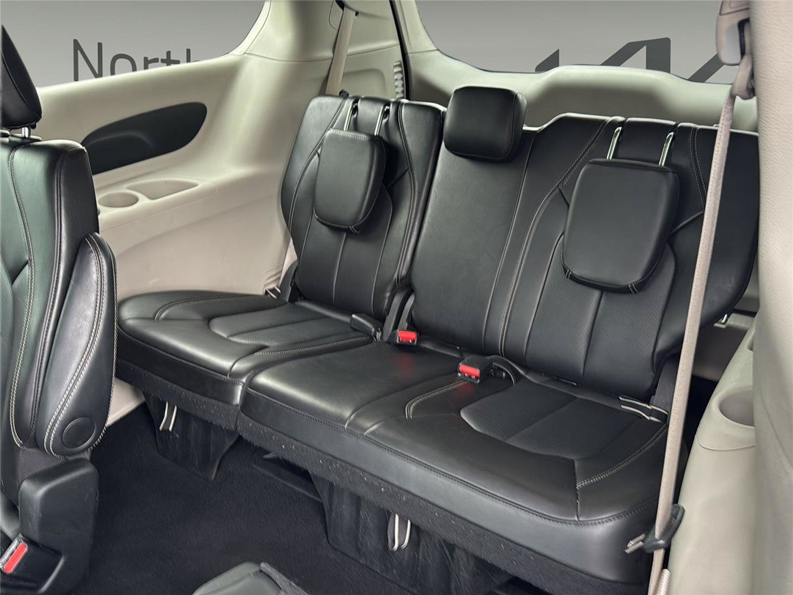 Used 2024 Chrysler Pacifica Touring-L FWD image 22