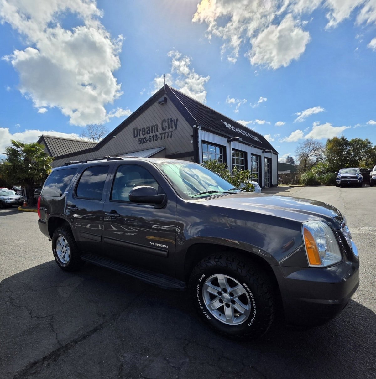 Used 2010 GMC Yukon SLT w/ SLT-2 Equipment Package image 1