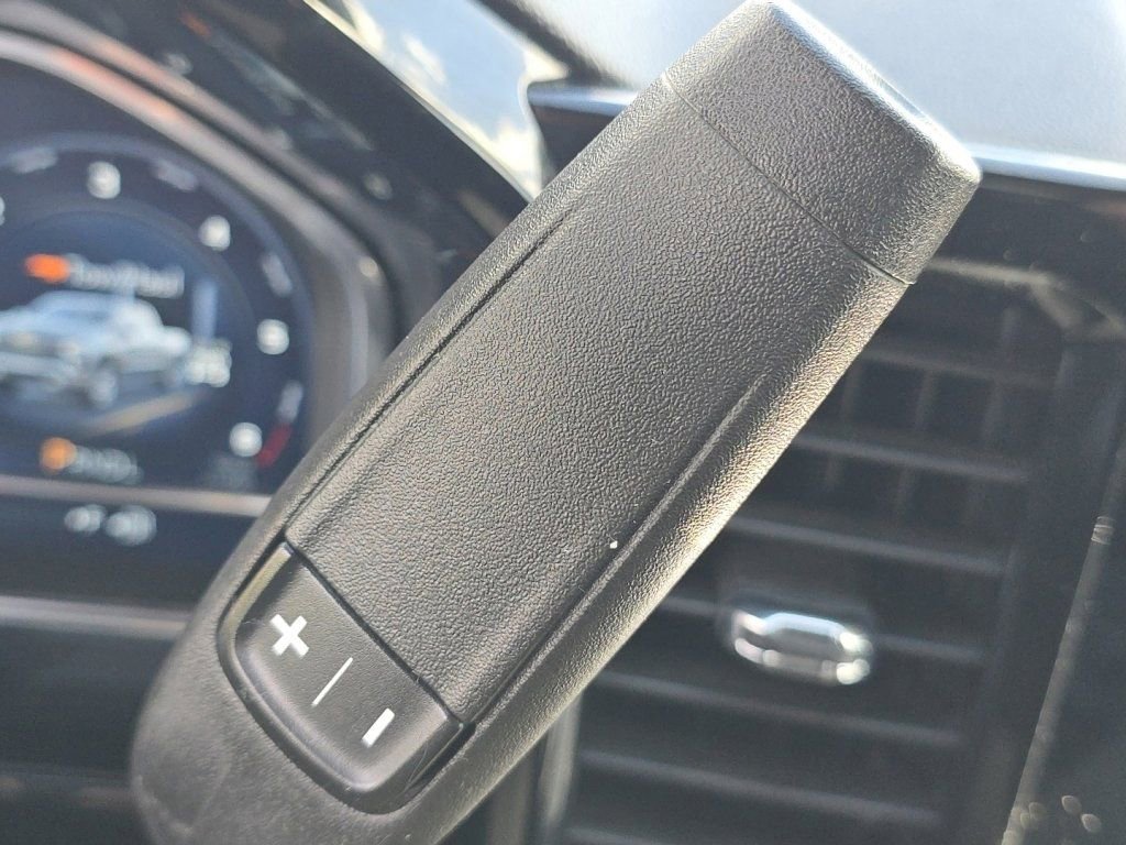 Used 2023 Chevrolet Silverado 1500 LT AWD/4WD image 7