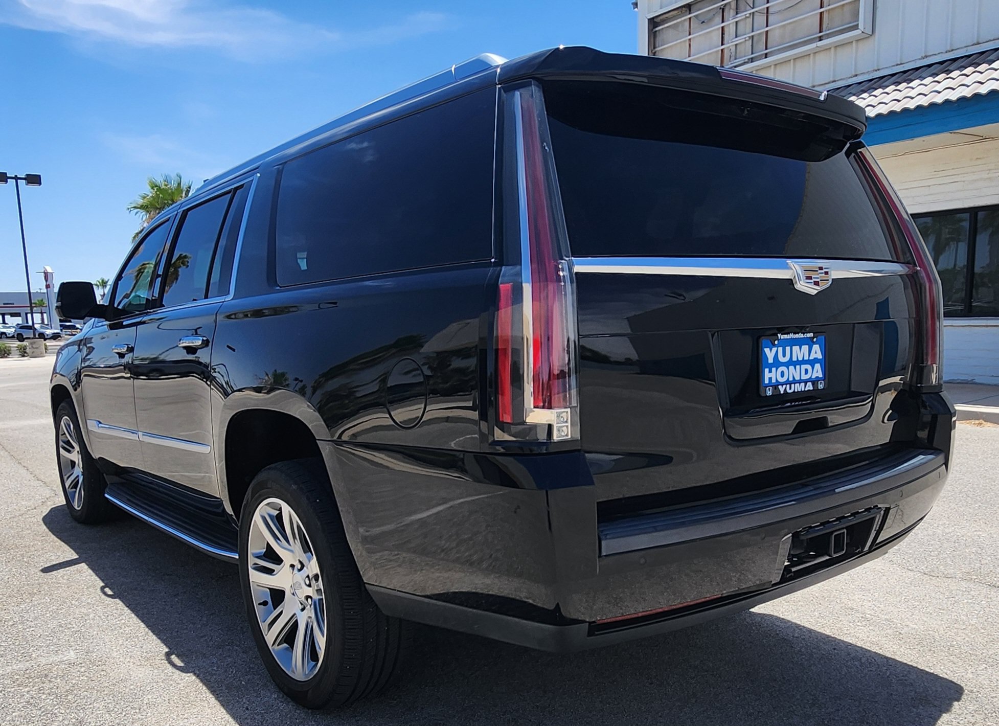Used 2016 Cadillac Escalade ESV Luxury AWD/4WD image 7