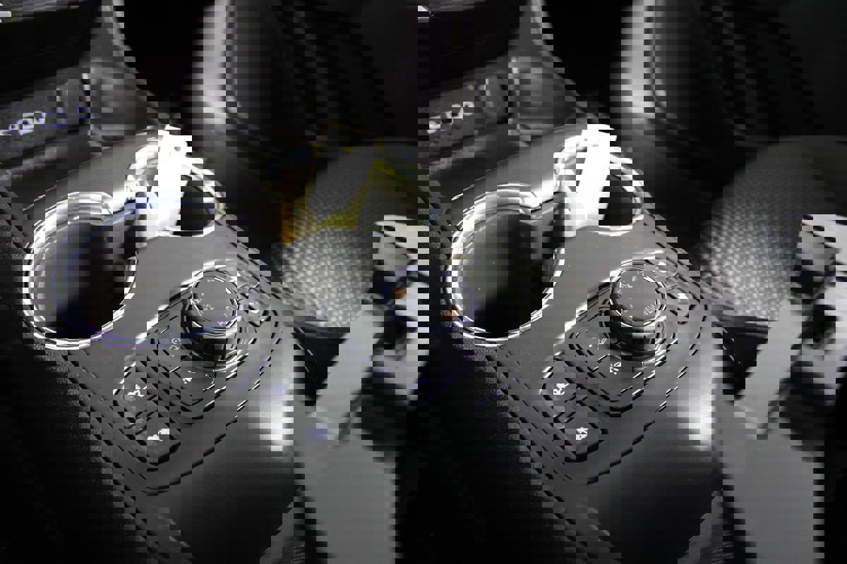 Used 2023 GMC Terrain SLE w/ Driver Convenience Package image 13