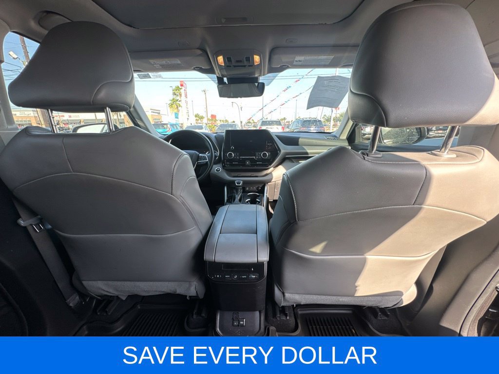 Used 2024 Toyota Highlander XLE FWD image 19