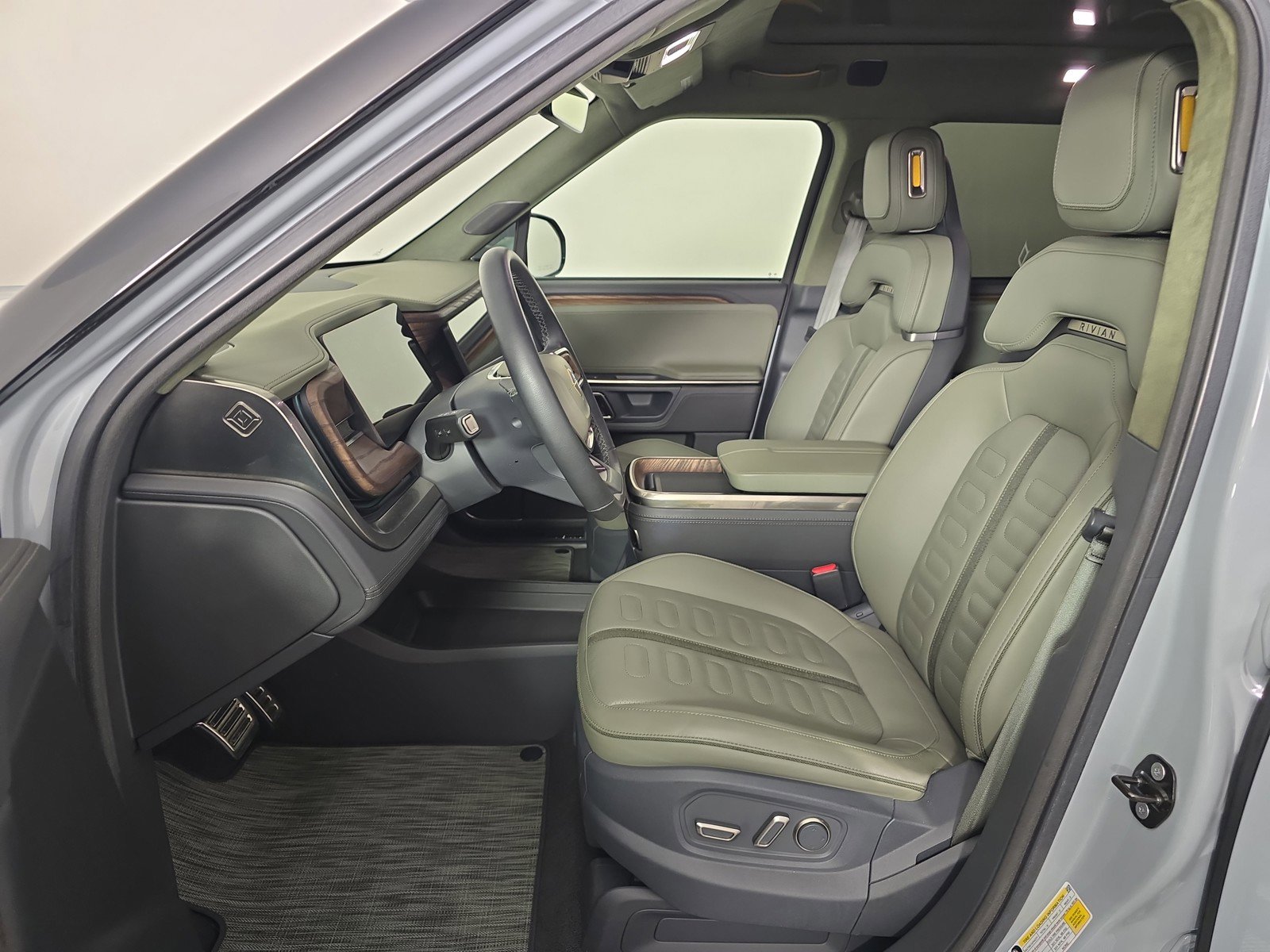 Used 2022 Rivian R1T Adventure image 20