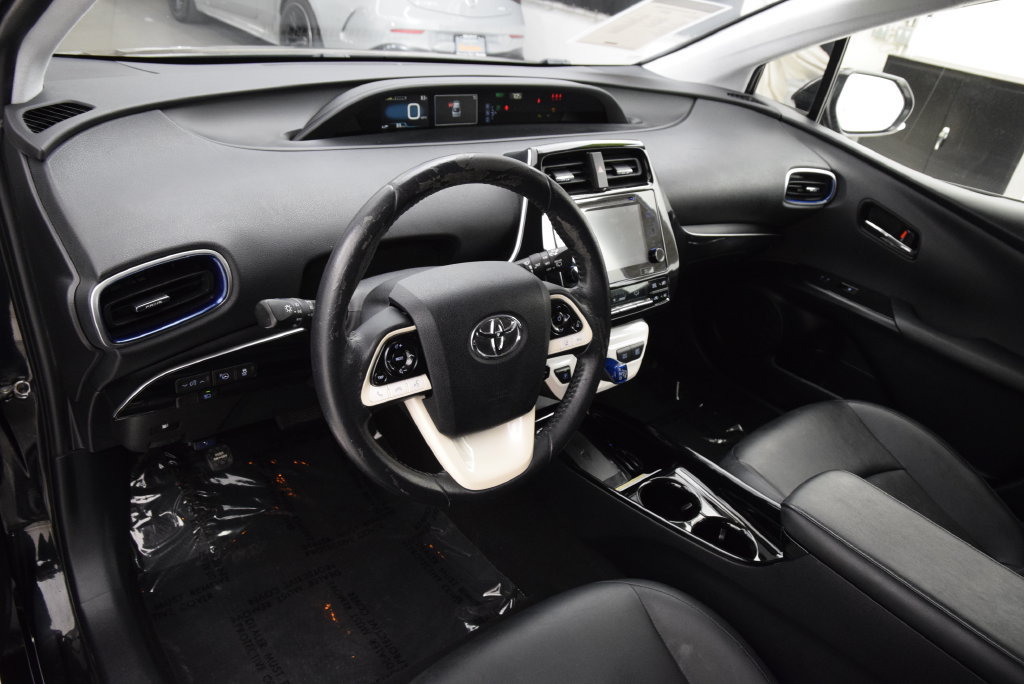 Used 2017 Toyota Prius Three Touring FWD image 19