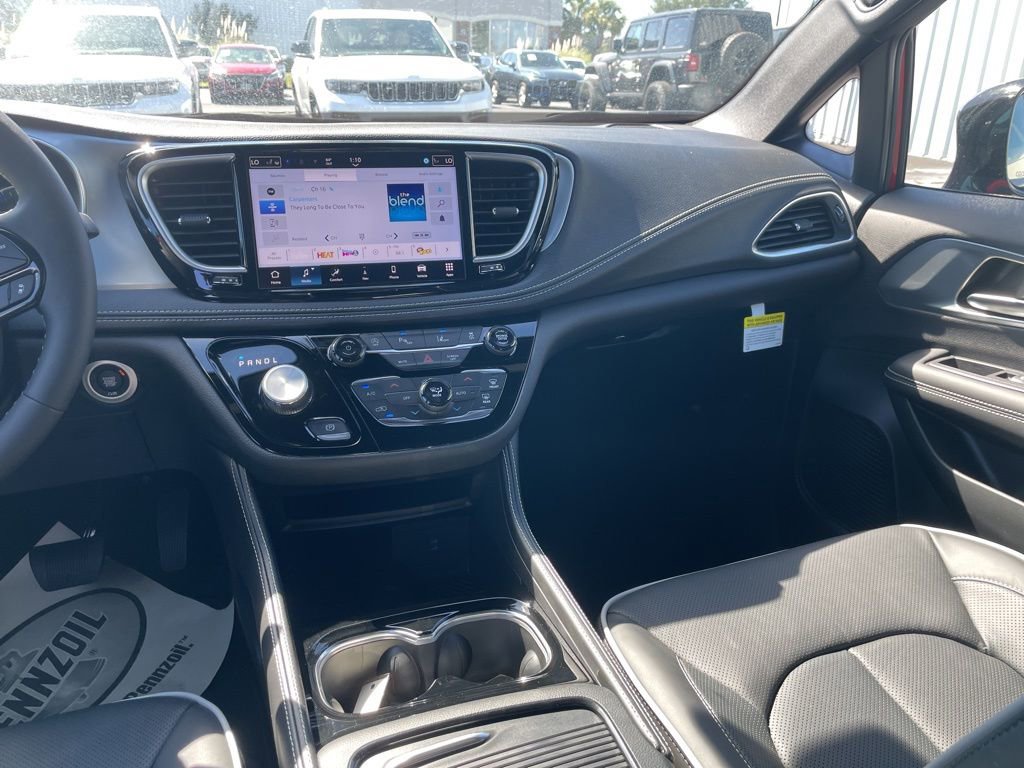 New 2026 Chrysler Pacifica Limited image 21