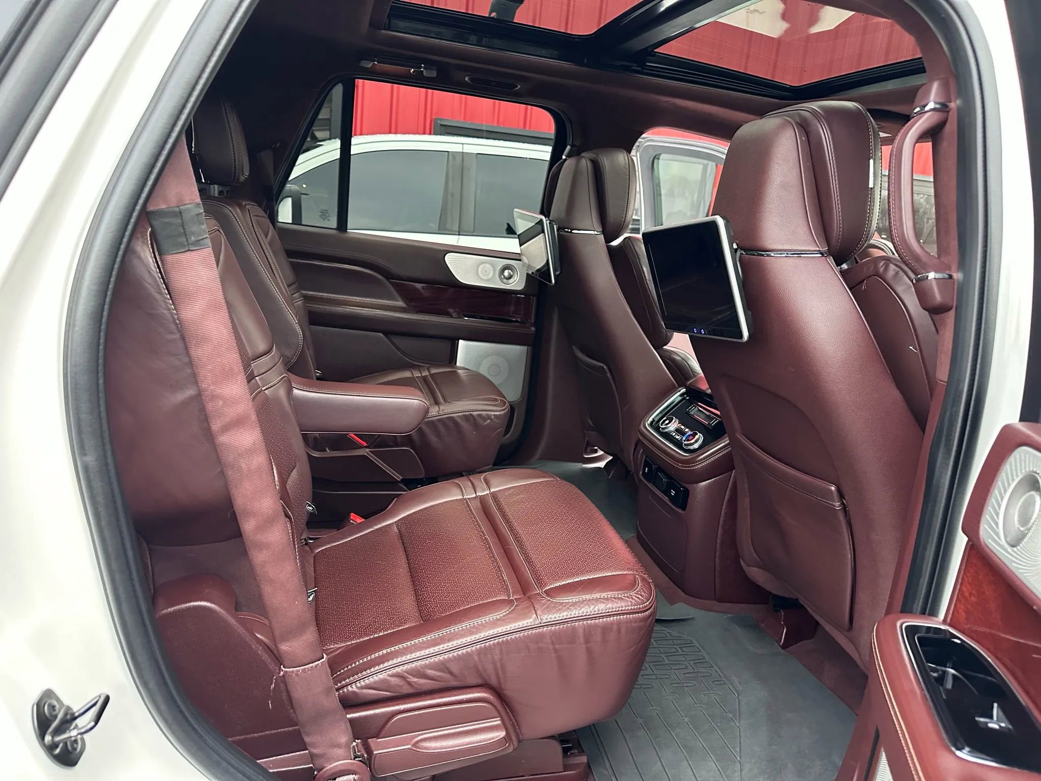 Used 2020 Lincoln Navigator Black Label w/ Cargo Convenience Package AWD/4WD image 13
