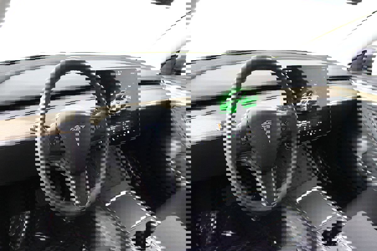 Used 2023 Tesla Model 3 Standard Range image 8