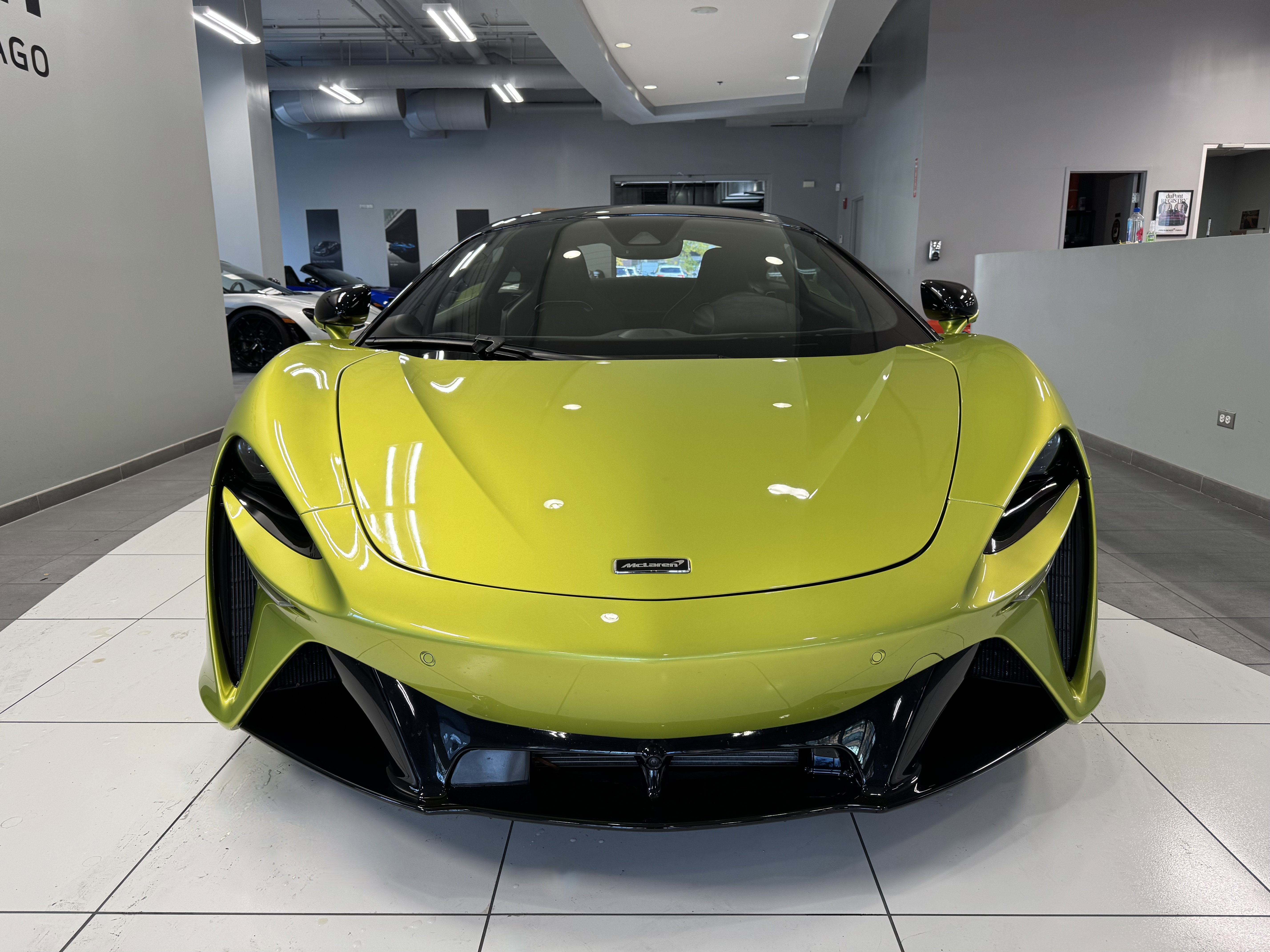 Used 2023 McLaren Artura image 8