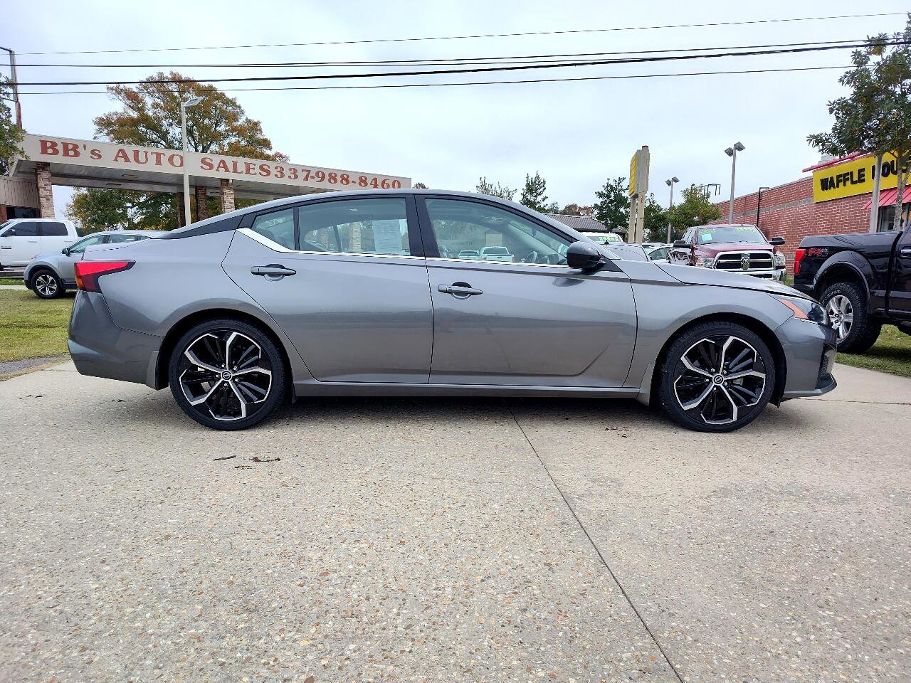 Used 2024 Nissan Altima 2.5 SR w/ SR Premium Package image 8