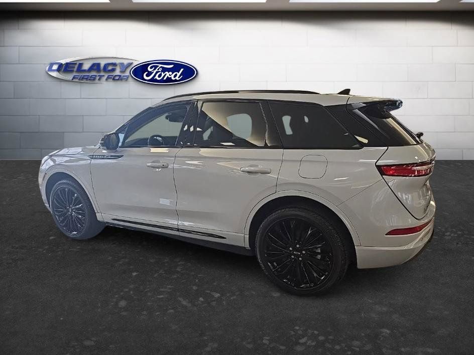 Used 2025 Lincoln Corsair AWD w/ Equipment Group 101A image 3