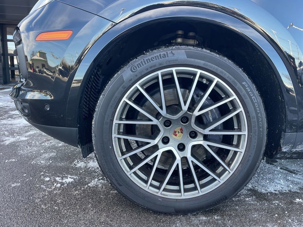 Certified 2023 Porsche Cayenne Platinum Edition image 13
