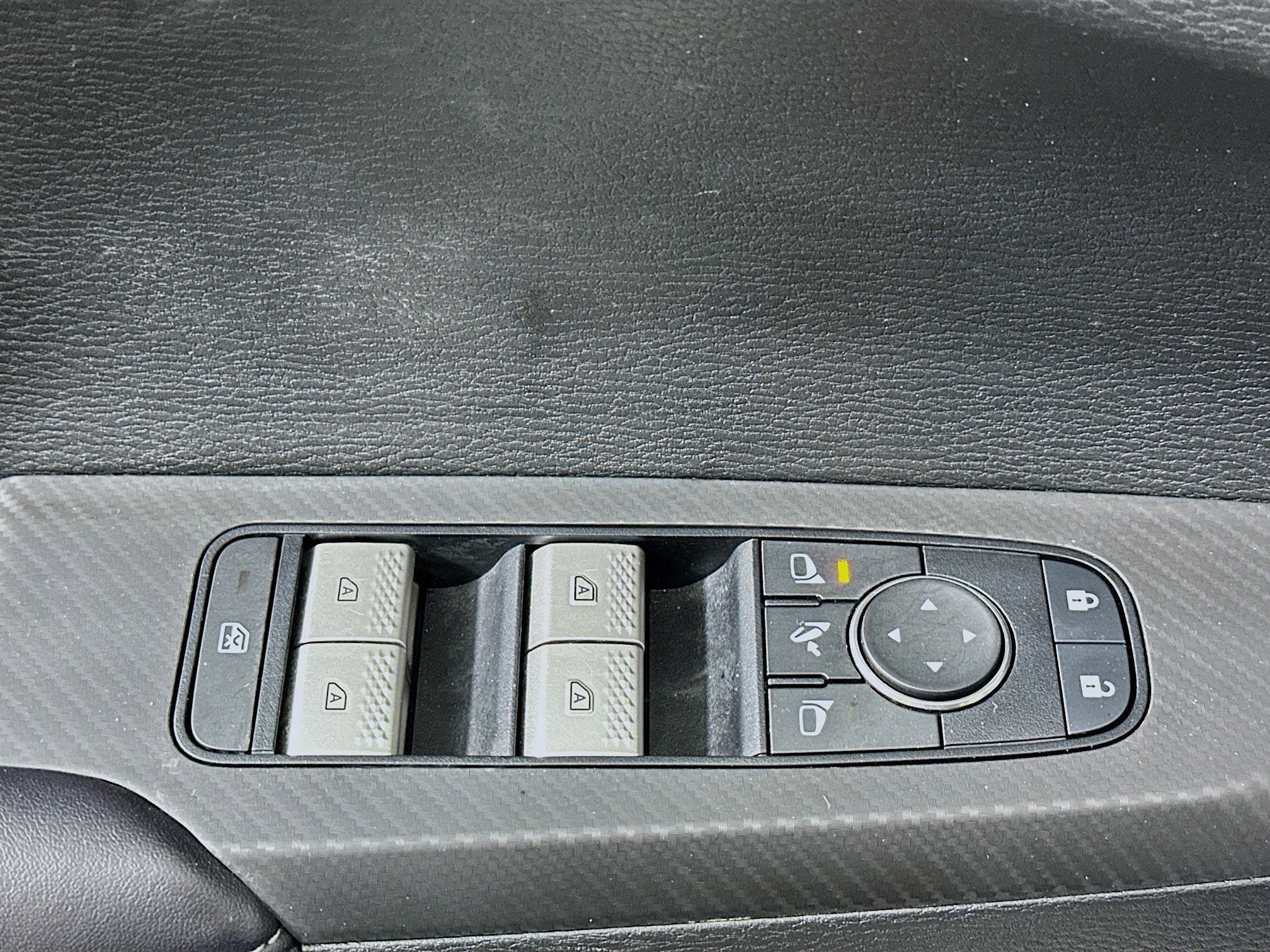 Used 2025 Mitsubishi Outlander SE image 15