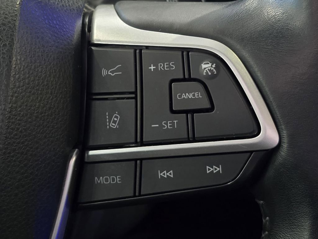 Used 2023 Toyota Highlander LE image 11