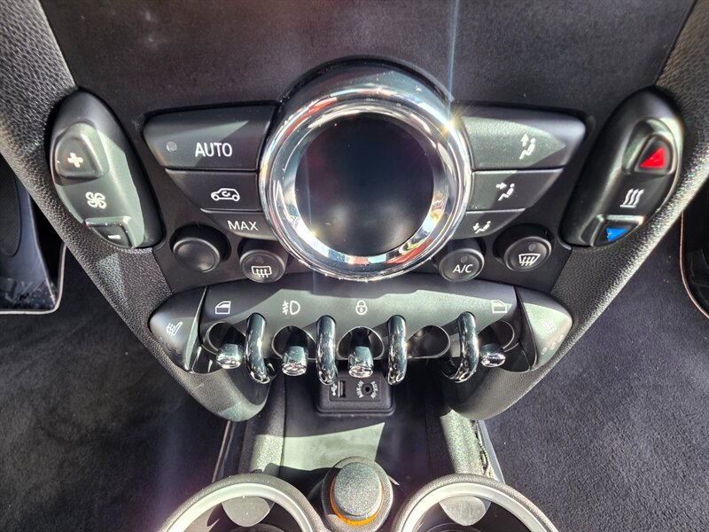 Used 2013 MINI Cooper Hardtop w/ Premium Pkg 2 FWD image 19