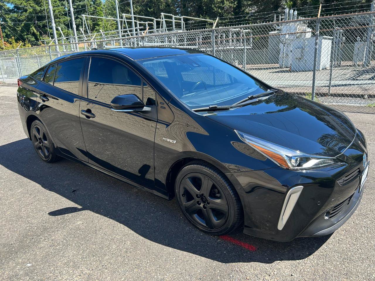 Used 2022 Toyota Prius Limited FWD image 3