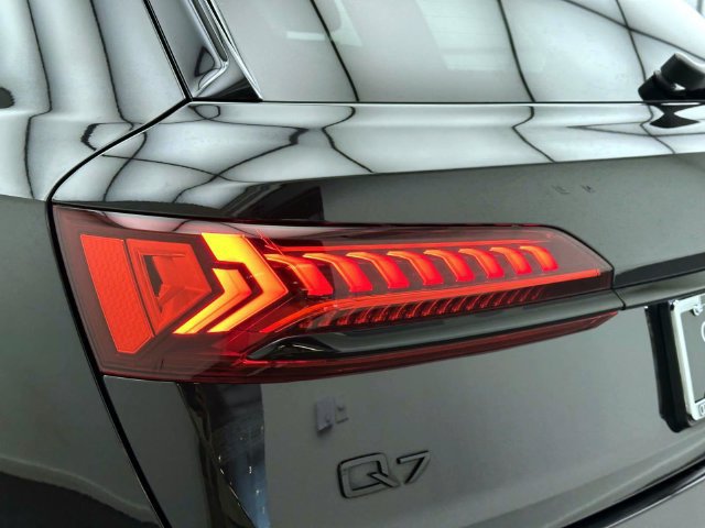 Certified 2024 Audi Q7 3.0T Premium Plus AWD/4WD image 9