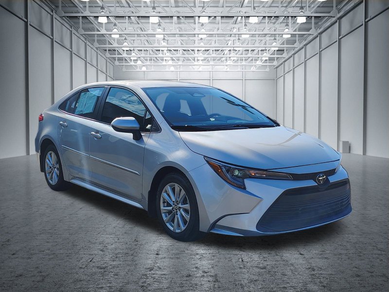 Used 2025 Toyota Corolla LE w/ LE Premium Package FWD image 8