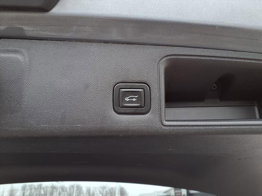 Used 2019 GMC Terrain Denali w/ Advanced Safety Package image 30