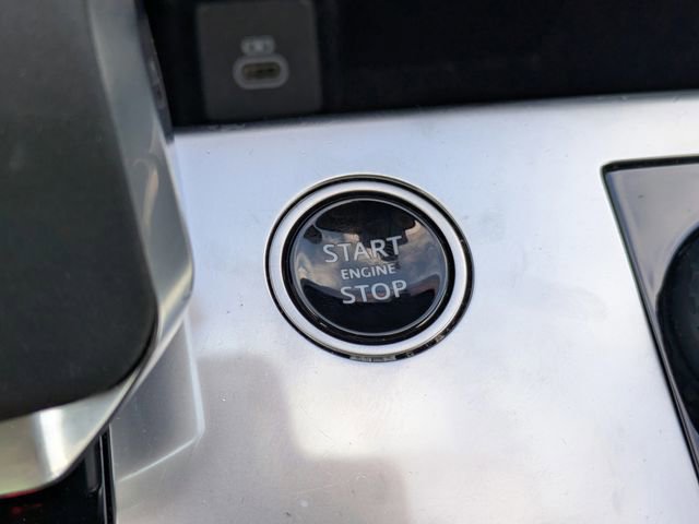 Used 2023 Land Rover Range Rover Long Wheelbase SE image 33