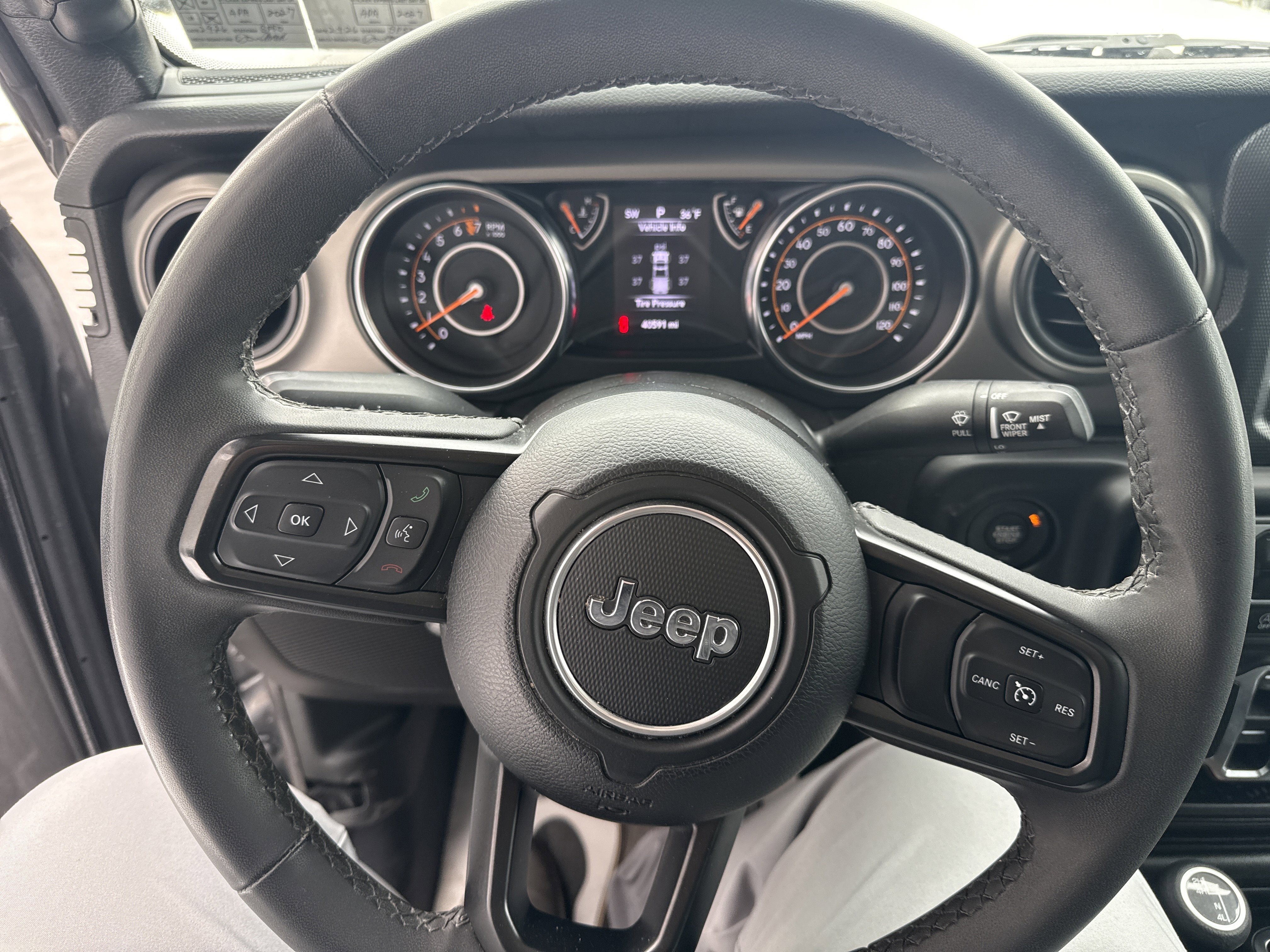 Used 2023 Jeep Gladiator Sport image 17
