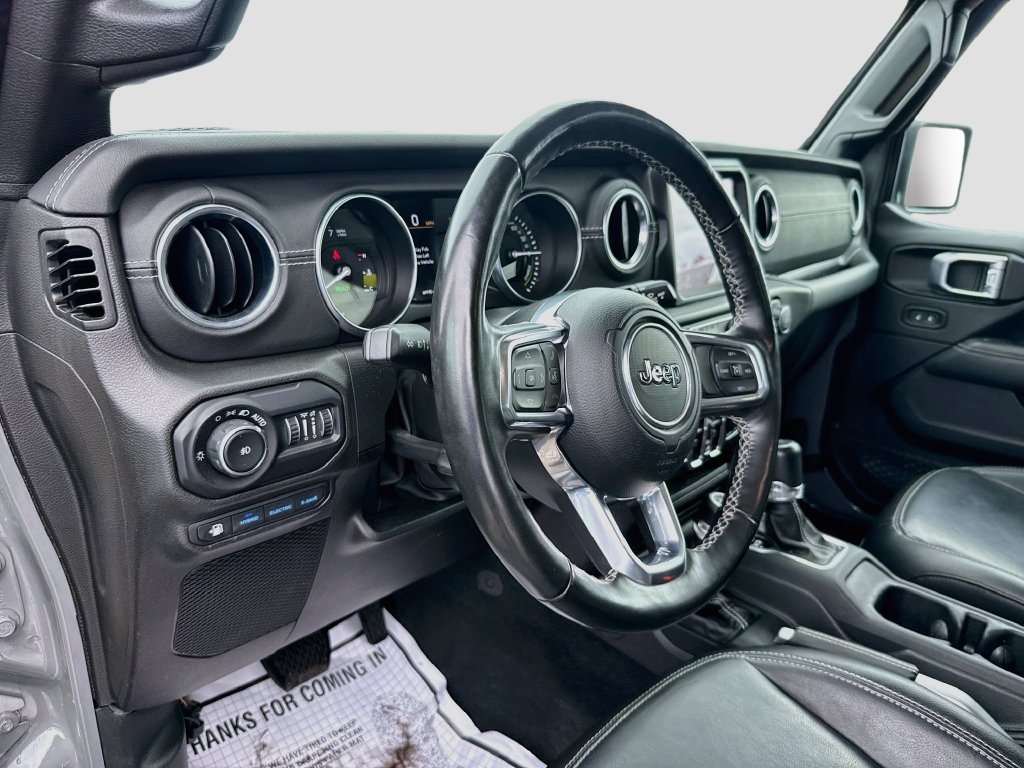 Used 2022 Jeep Wrangler Unlimited Sahara w/ Cold Weather Group AWD/4WD image 10