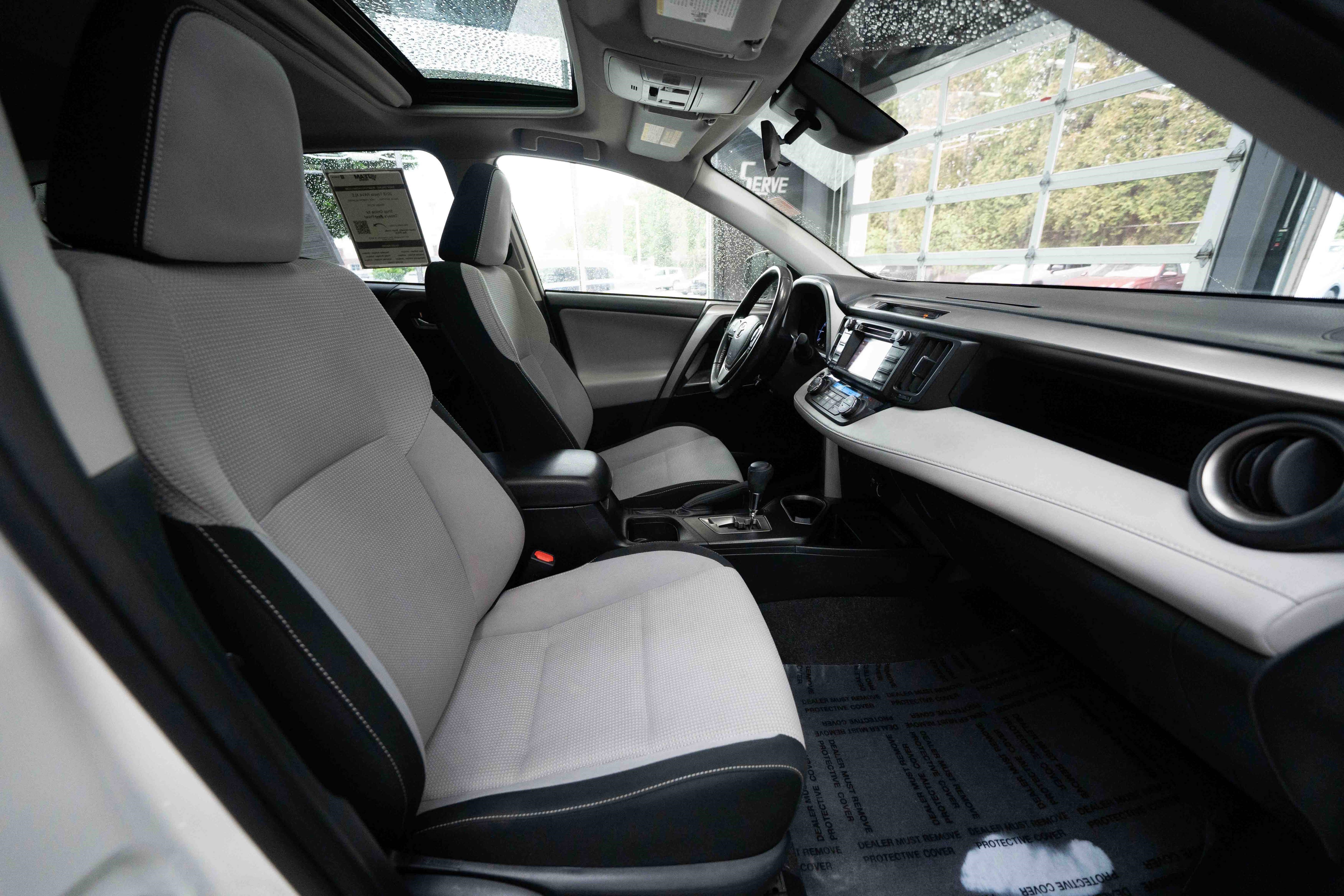 Used 2018 Toyota RAV4 XLE AWD/4WD image 28